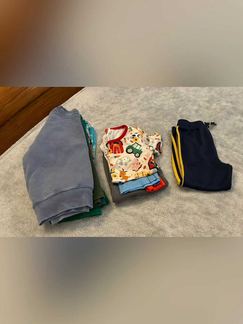 Bundle of 9 Piece Boys Kids Size 5 Clothing… Sweatshirts, Shirts, Pajamas, pants